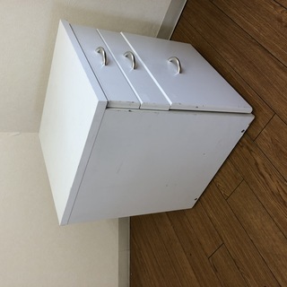３段引き出しの画像