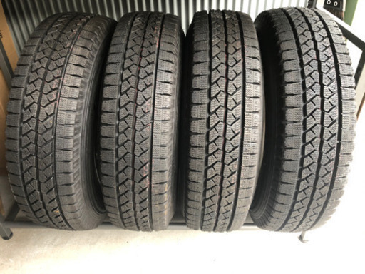 ハイエース　スタッドレスタイヤ新品　値下げ　最終販売