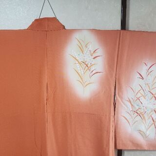 1000円引き! 明るい色の絹の刺繍訪問着。いま4800円。2月...