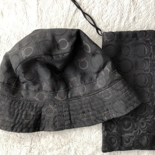 フェラガモSalvatore Ferragamo帽子【収納袋付】