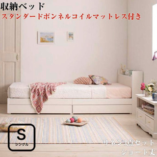 ショート丈の白いベッドの画像