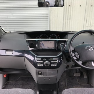 トヨタ ヴォクシー Ｘ　Ｖエディション パール　人気のミニバン！　ミツクニ自社ローンで♪の画像