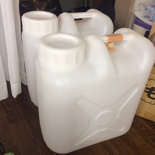 ポリタンク 20L 2つ 1つでも持っていって下さい