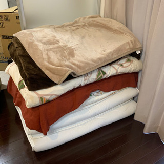 布団一式差し上げます