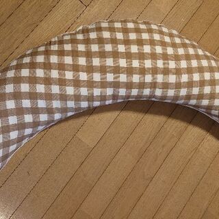 授乳クッション(妊娠中の抱き枕～授乳クッション～赤ちゃんの転倒防止に)の画像