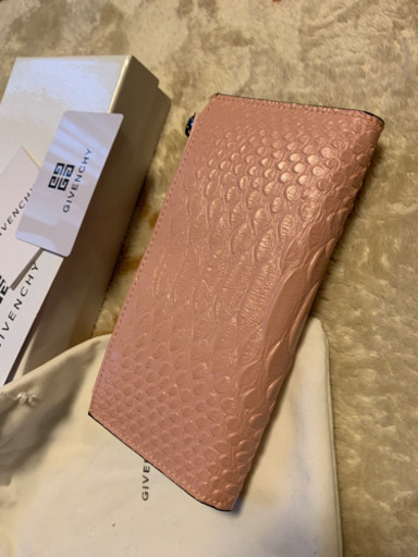 GIVENCHY  長財布　　新品　お値下げしました！