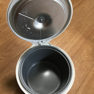 炊飯器　10合まで炊けるので合宿などに