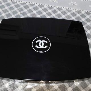 シャネル　化粧パレットの画像