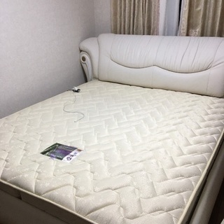 キングサイズベッド✩一軒家2階に引き取り希望