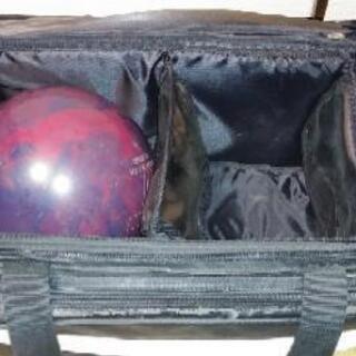 ボウリングバッグ(2個用)とボールの画像