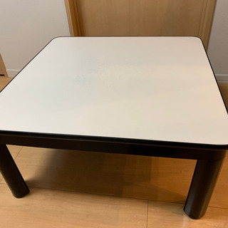 【無料で譲ります】コタツ付きテーブルの画像