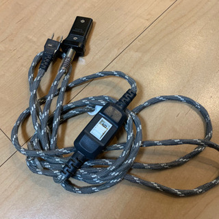 【無料で譲ります】コタツ付きテーブルの画像