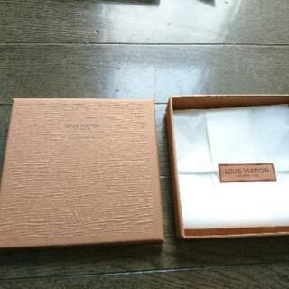 新品同様❤️LOUIS VUITTON 箱　横13㎝Ⅹ縦13㎝Ⅹ厚み3㎝の画像