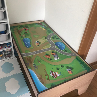 トミカ&プラレール　テーブル