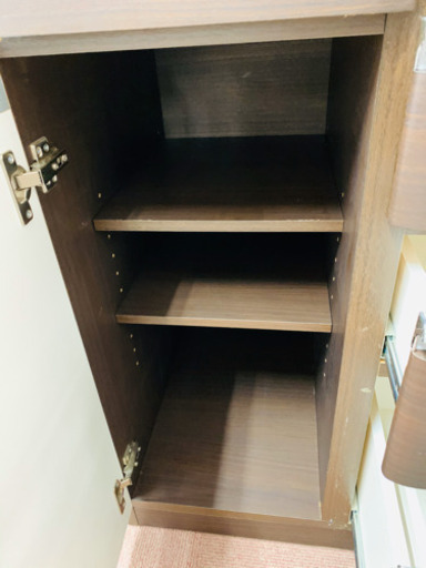 ニトリ　　食器棚