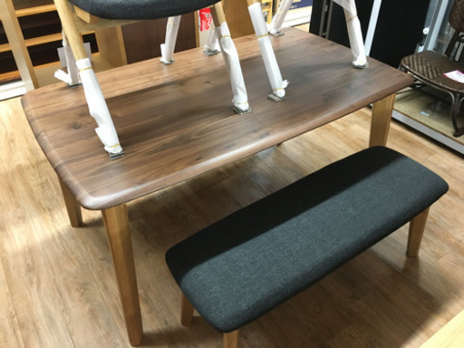 ダイニングセット　新品　４点セット箱入り