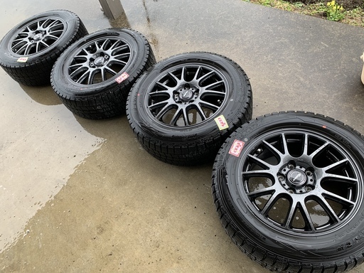スタッドレスタイヤ　ホイール付き 215/60R16