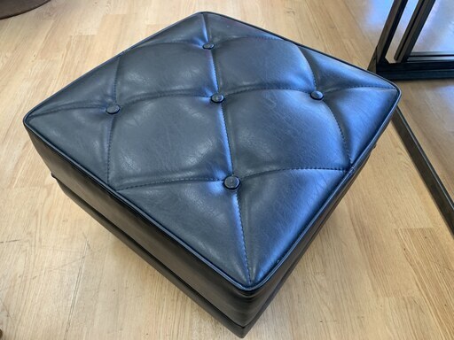 【取りに来れる方限定】カリモク60のオットマン!!