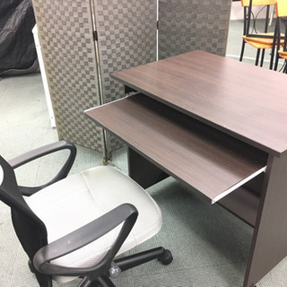 ニトリパソコンデスク フィウラー 椅子のセット の画像