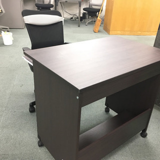 ニトリパソコンデスク フィウラー 椅子のセット の画像