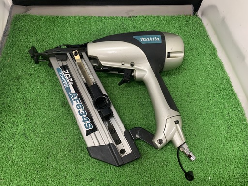 【中古美品】makita 仕上釘打 AF634 フロア用ブラッド釘打　64mm ケース付き マキタ【中古】