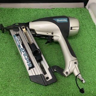 【中古美品】makita 仕上釘打 AF634 フロア用ブラッド釘打　64mm ケース付き マキタ【中古】の画像