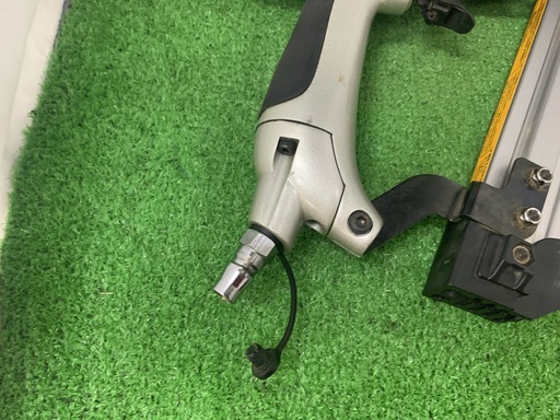 【中古美品】makita 仕上釘打 AF634 フロア用ブラッド釘打　64mm ケース付き マキタ【中古】