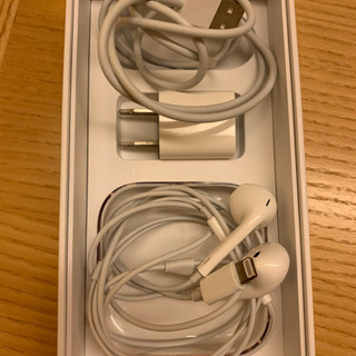 iPhone 7 Black 32 GB SIMフリー付属品揃いの画像