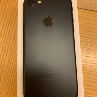 iPhone 7 Black 32 GB SIMフリー付属品揃いの画像