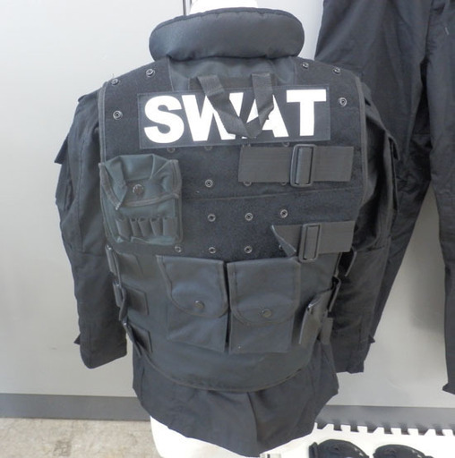 ▶SWAT ミリタリー 衣装一式 タクティカルベスト スーツ キャップ×2 肘膝プロテクター Mサイズ サバゲー コスプレ ペイペイ対