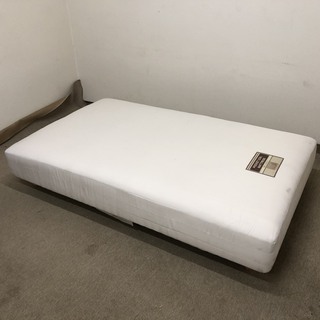 訳アリ特価！　脚付きセミダブルベッド　ニトリ