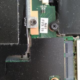 ノートパソコン(ASUS X202E)から異常に音がするようになりました。 - 手伝って/助けて