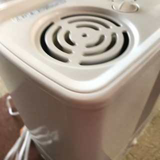 ニトリのスチーム式加湿器shs-200wh13の画像