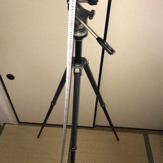 カメラの三脚　背が高いです！