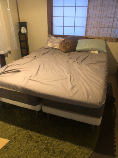イケア　クイーン ベッドフレームとマットレス
