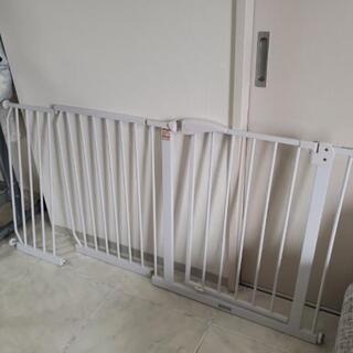 取引中　広～い間口に！！ベビーゲート　拡張フレーム2個　滑り止め付き
