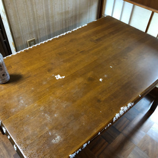 ダイニングテーブルあげます。