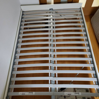 IKEA  ダブルベッド　フレームのみ(引き取り日指定あり)の画像