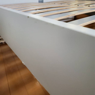 IKEA  ダブルベッド　フレームのみ(引き取り日指定あり)の画像
