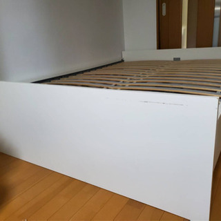 IKEA  ダブルベッド　フレームのみ(引き取り日指定あり)の画像