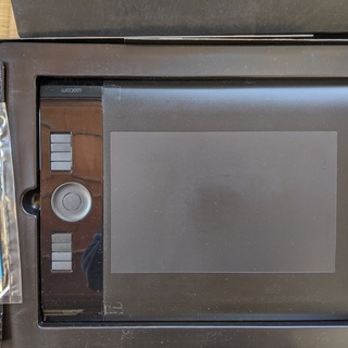 ペンタブレット「wacom intuos4 Mサイズ」PCでの漫画・イラスト・デザイン作業などにオススメの画像