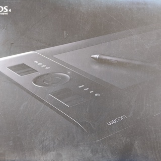 ペンタブレット「wacom intuos4 Mサイズ」PCでの漫画・イラスト・デザイン作業などにオススメの画像