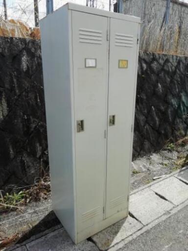 ２枚扉のロッカー