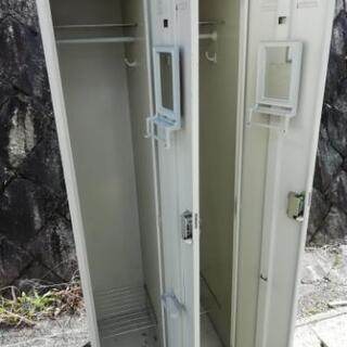 ２枚扉のロッカーの画像
