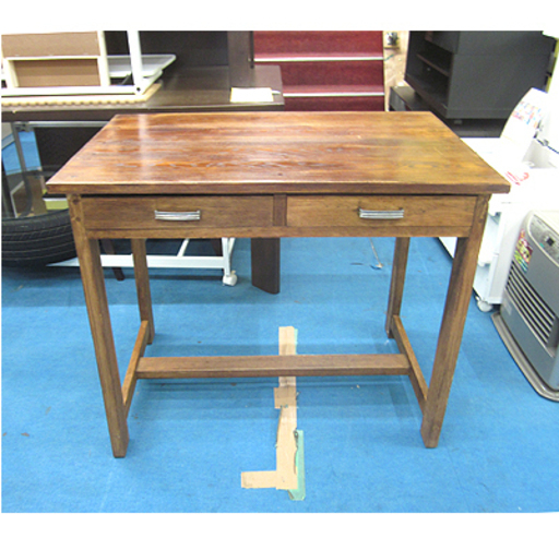 昭和レトロ 撮影＆舞台道具にも【①木製デスク 幅87cm アンティーク調 引出し×2杯】男前系 シャビー シャービック スモーキー ウッドデスク スタディデスク ワークデスク 平机 学習机 事務机 古道具 ジャンクインテリア ラビッシュインテリア 札幌 本郷通店