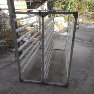 育苗機（アルミ苗コンテナ収納棚）