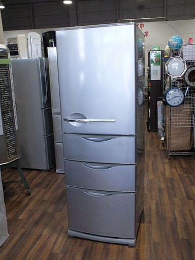 【苫小牧バナナ】2010年製 三洋電機/SANYO 355L冷蔵庫 右開き SR-361T(S) シルバー系 ファミリー向け 清掃済み