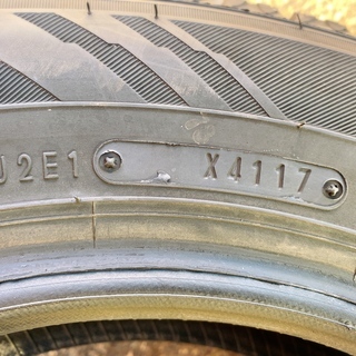 激安！オートバックス スタッドレスタイヤ 145/80R13 17年製の画像