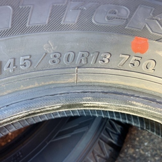 激安！オートバックス スタッドレスタイヤ 145/80R13 17年製の画像