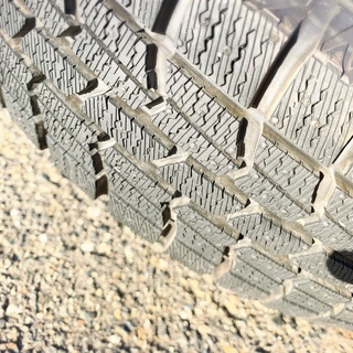 激安！オートバックス スタッドレスタイヤ 145/80R13 17年製の画像